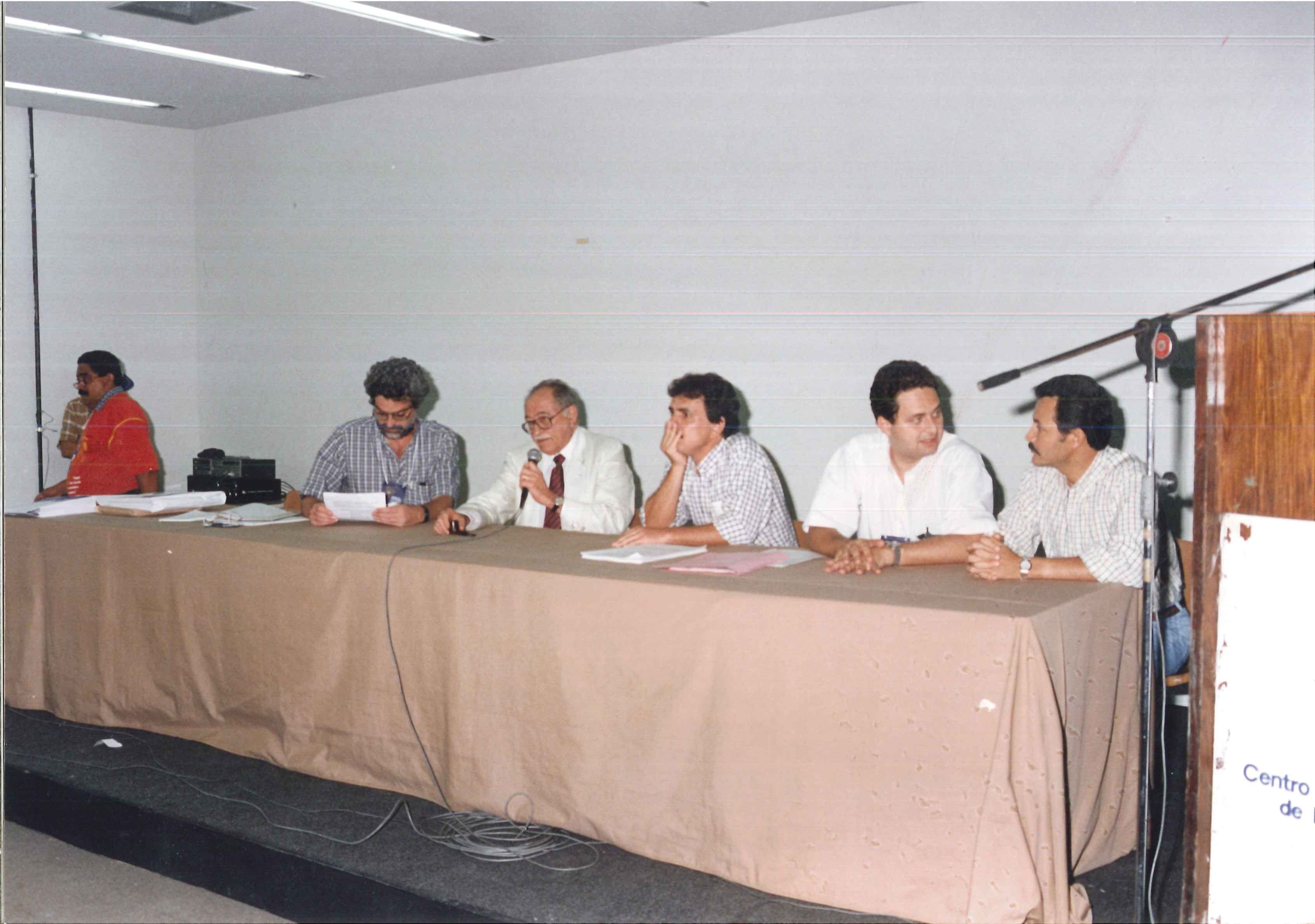 Mesa do grupo temático A Esquerda e os Excluidos no V Congresso Nacional do PSB