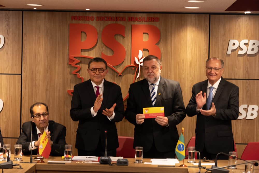 Filiação de Sen. Flávio Arns e Chico Rodrigues