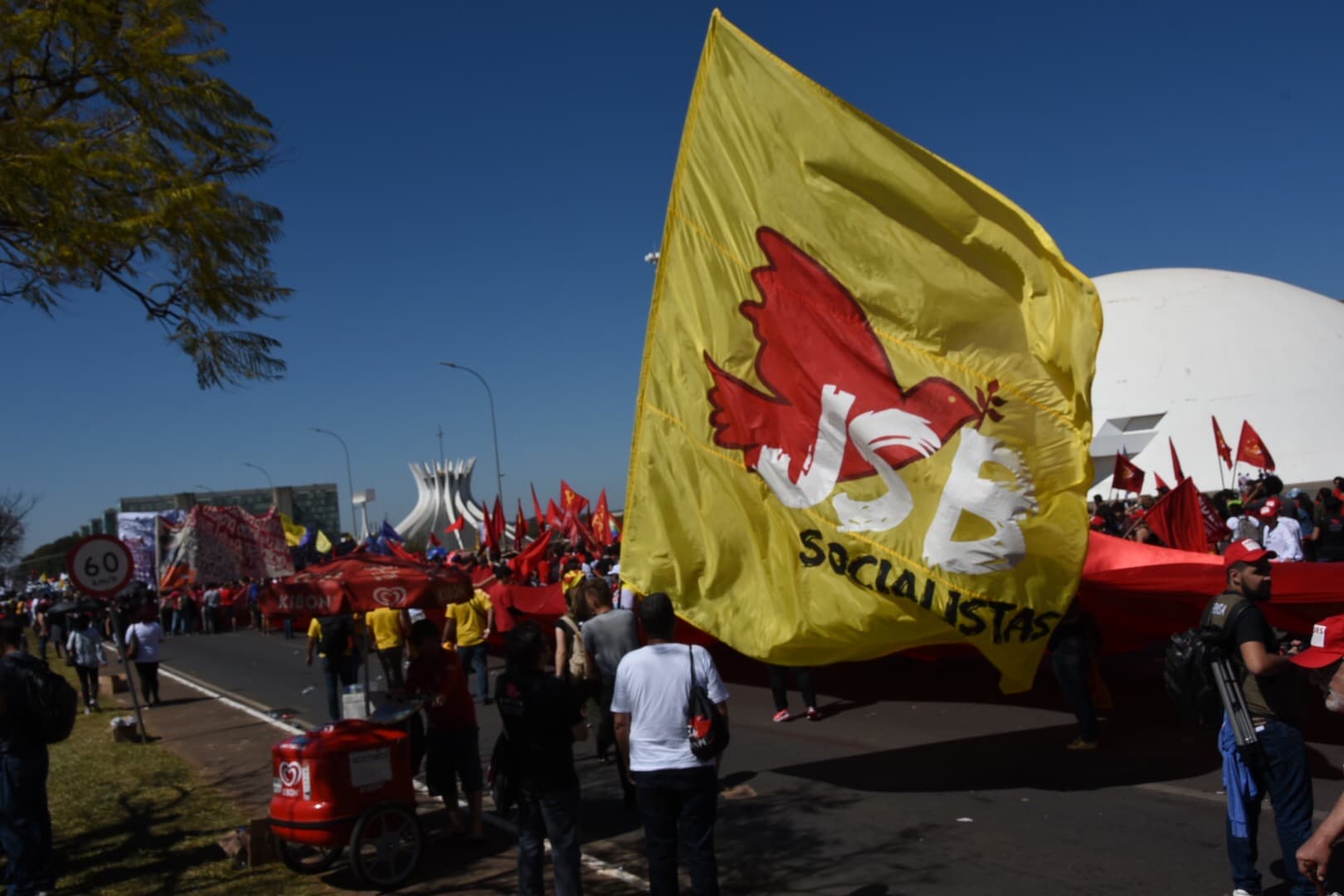 JSB participa de marcha da UNE (2019)