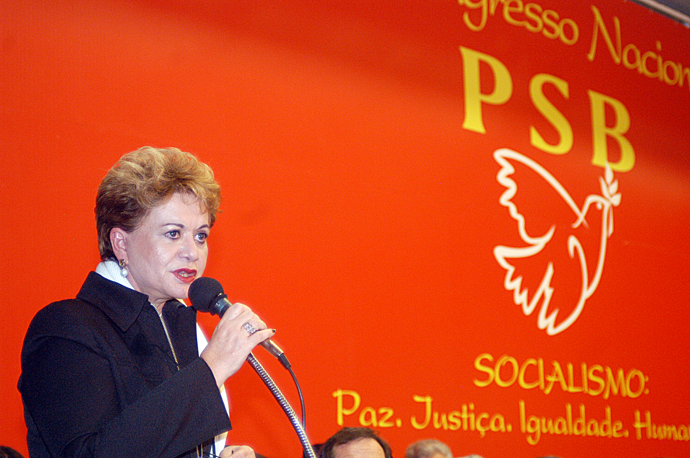 Wilma de Faria discursando