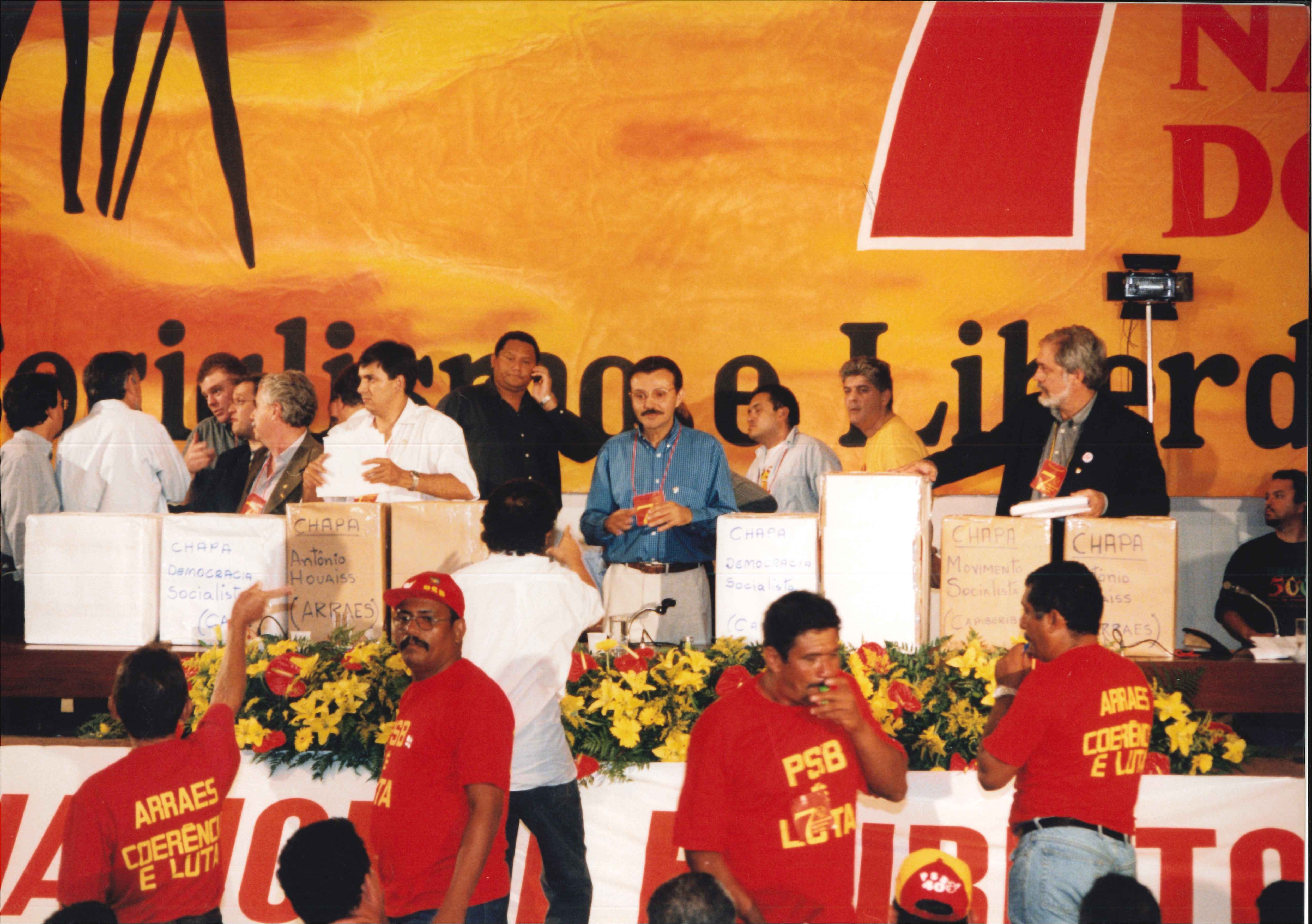 VII Congresso Nacional do PSB - Urnas sobre a mesa do 7 Congresso